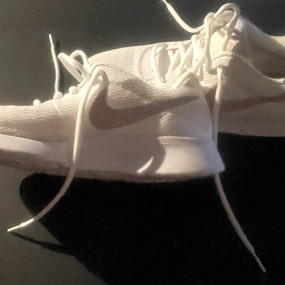 Nike Women’s Ivory Knit (Size 8.5) Lightweight Sporty Activewear Sneakers - Picture 1 of 12